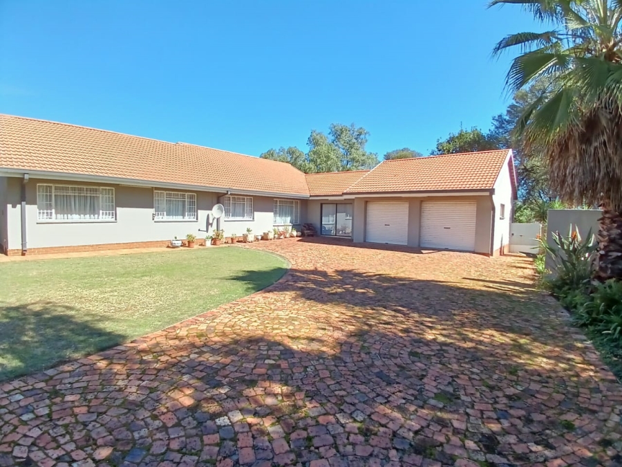 4 Bedroom Property for Sale in Vaalpark Free State